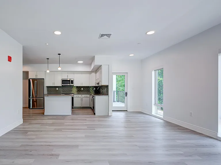 2059 Lafayette Rd #201 — Photo 8