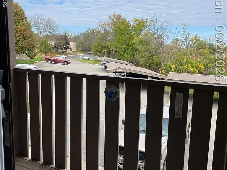 8719 Meadowbrook Dr — Photo 3