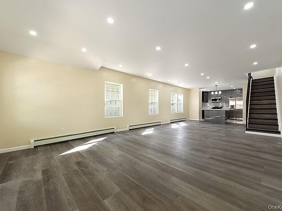 3rd image of 10916 221st Street