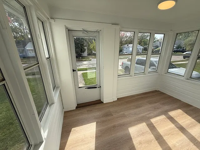 2 bed, 1000 sqft, $1,390 — Photo 2