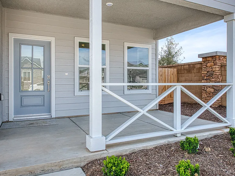 1088 Horizon Dr W — Photo 2