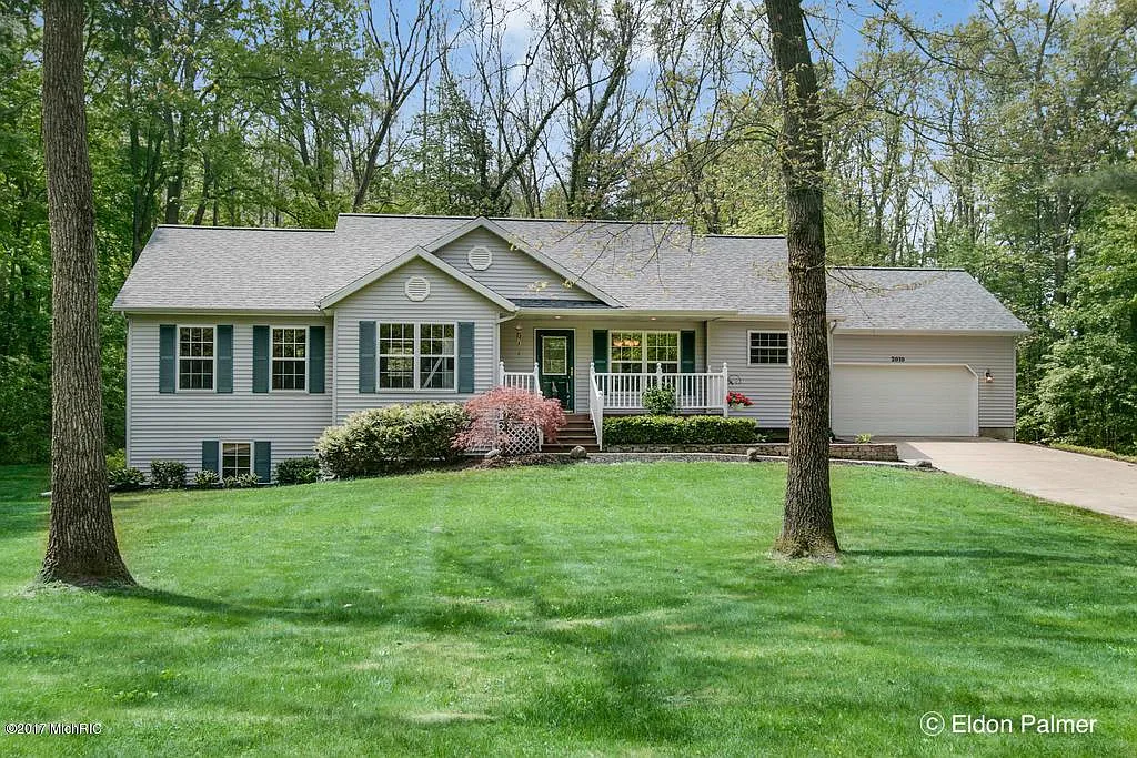 2010 Green Timbers Dr NE photo 1