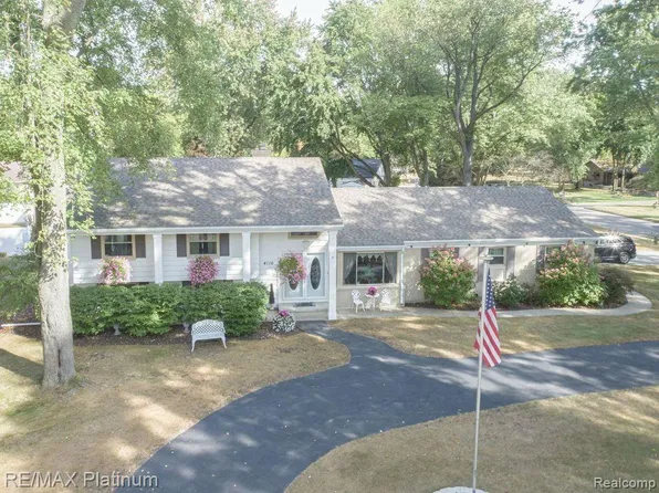 4116 Eton Pl, Lambertville, MI 48144
