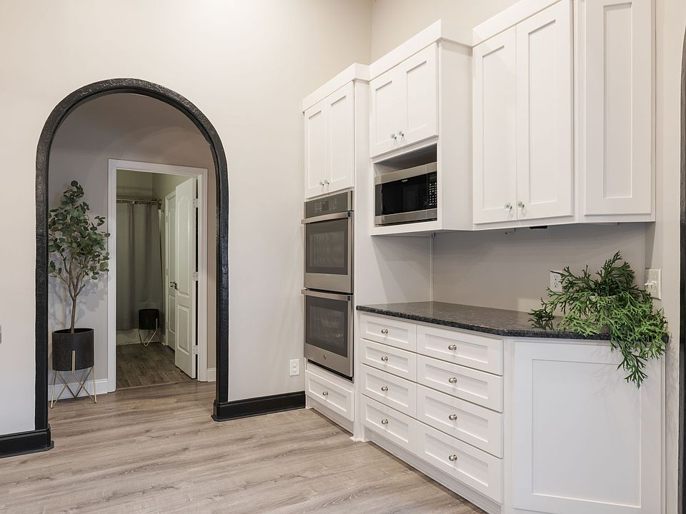 28th image of 442 Lakeview Cir
