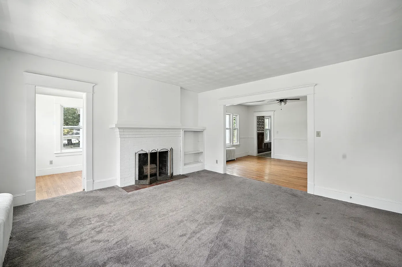 3 bed, 1000 sqft, $2,000 — Photo 2