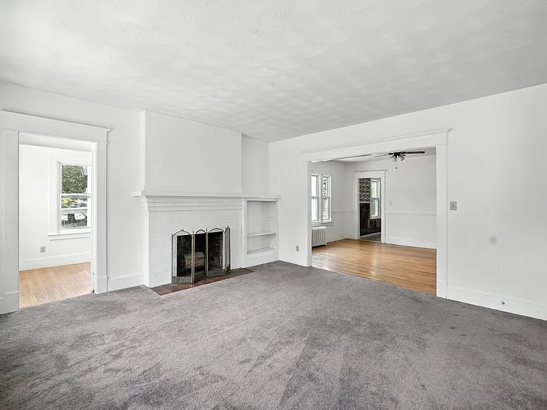 126 Woodside Ter #126 — Photo 2