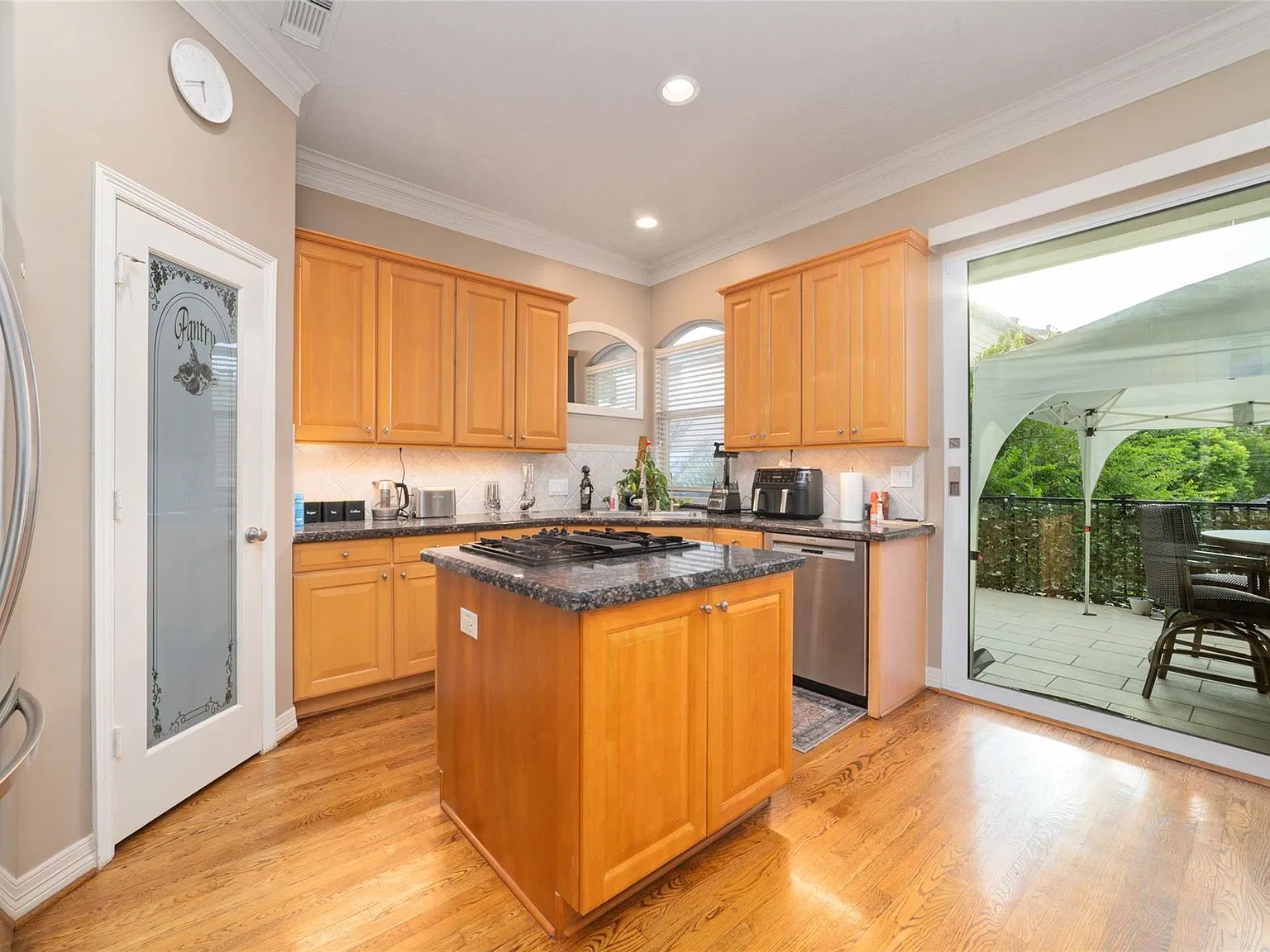 3 bed, 3.5 bath, 2997 sqft, $3,900 — Photo 4
