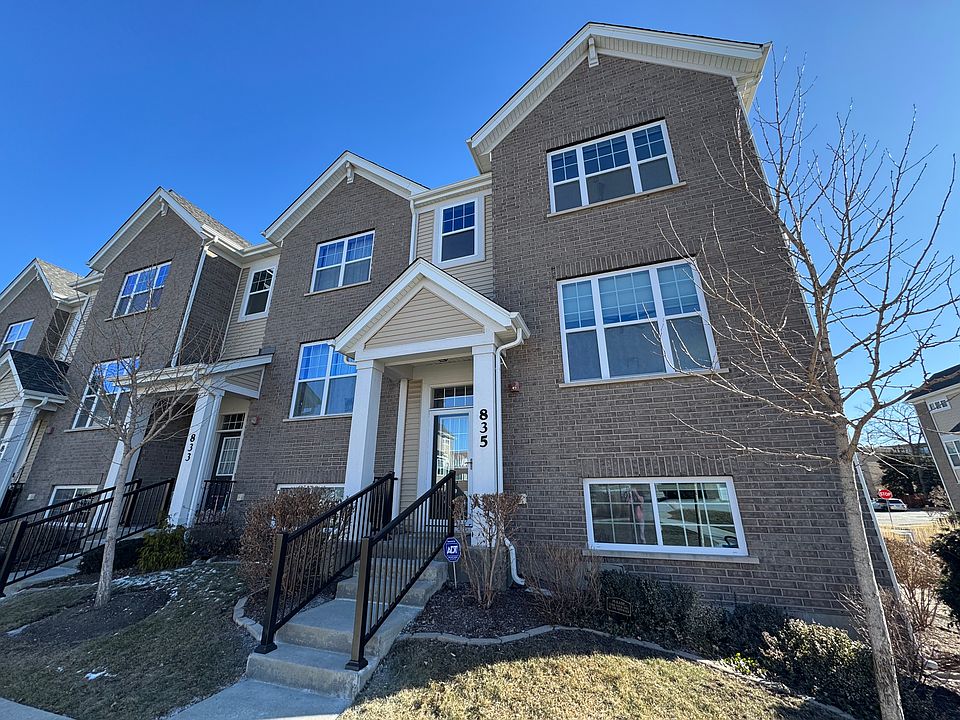 1st image of 835 Lexington Cir E