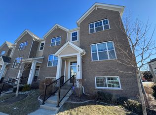 835 Lexington Cir E, Des Plaines, IL 60016