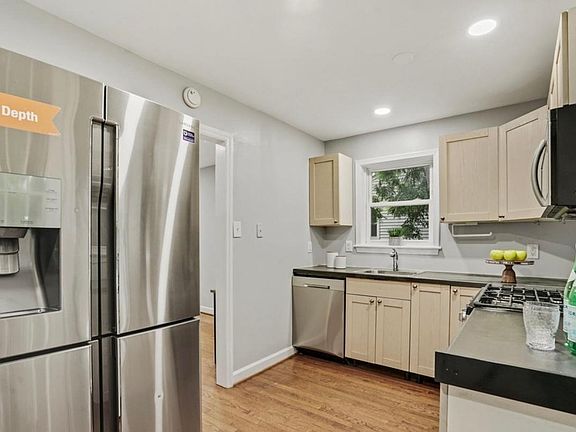 5th image of 5831 Biscayne Dr
