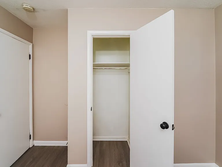 748 Barclay Ln — Photo 18