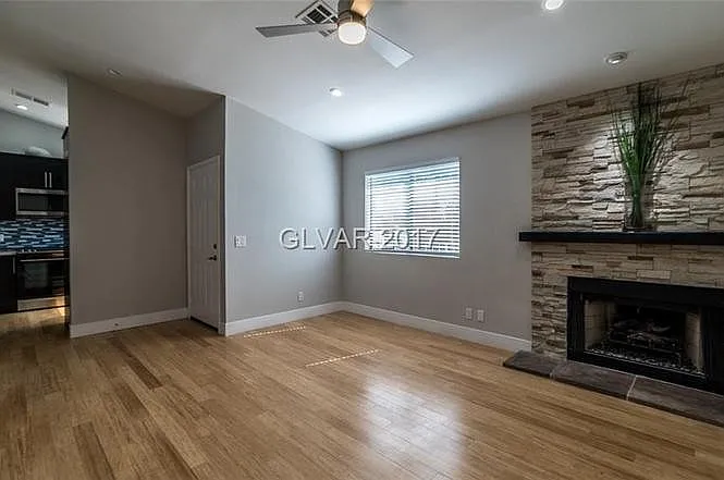 2750 Carnation Ln #4 — Photo 7