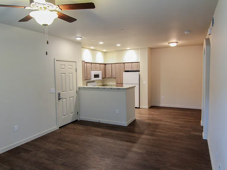 Lassen Villa Apartments — Photo 63