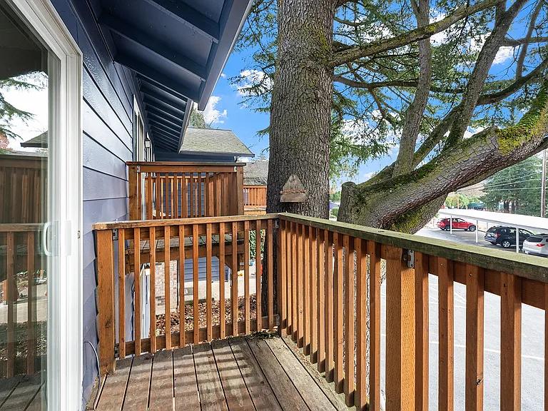 Royal Pines — Photo 23