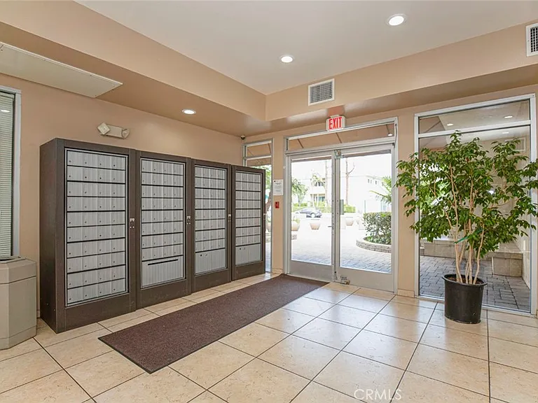 5325 Newcastle Ave #322 — Photo 3
