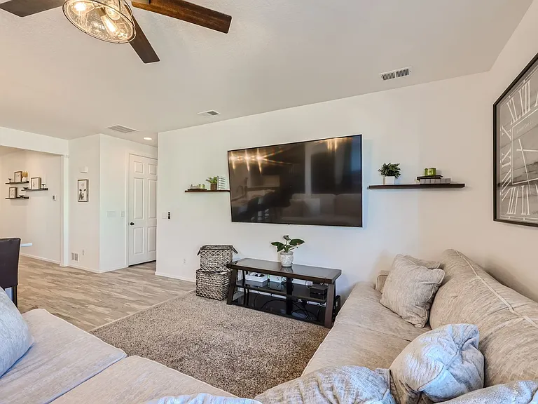 2609 Villageview Ln — Photo 8