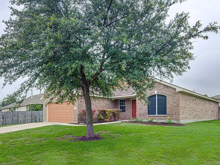7705 Pebble Creek Dr — Photo 3