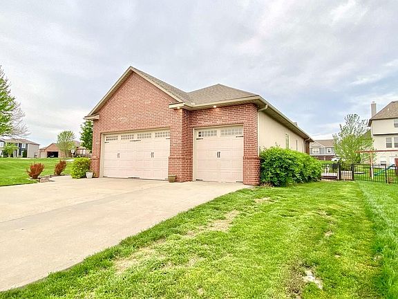 4th image of 1230 Austin Ct