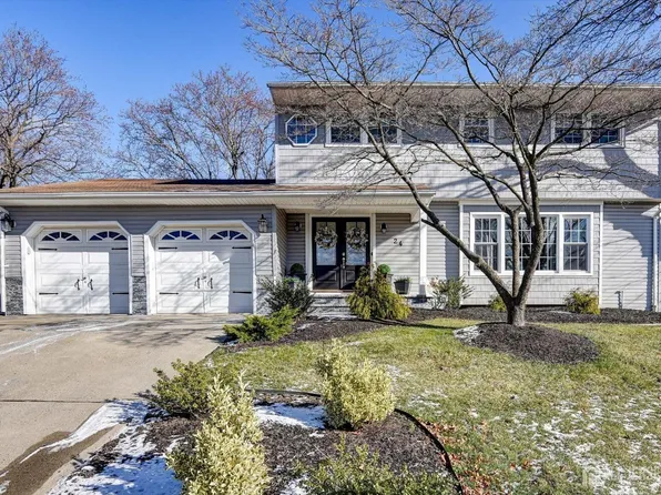 24 Iroquois Dr, Parlin, NJ 08859