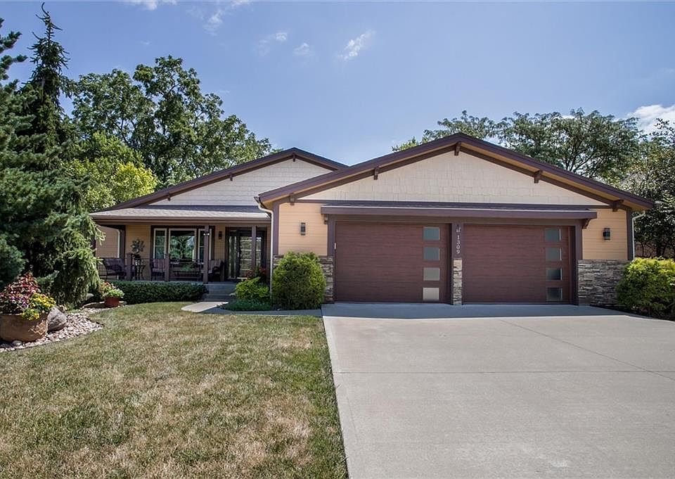 1st image of 1309 NE Deer Valley Dr