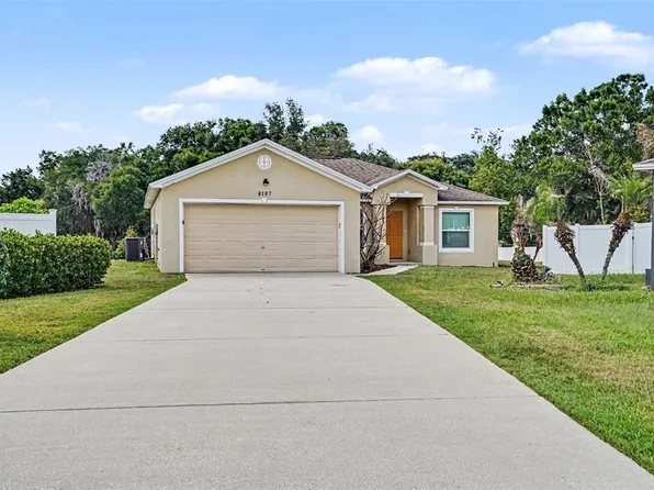 8187 Woodvine Cir, Lakeland, FL 33810