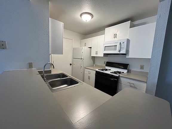 2nd image of 4624 N Park Ln #4624