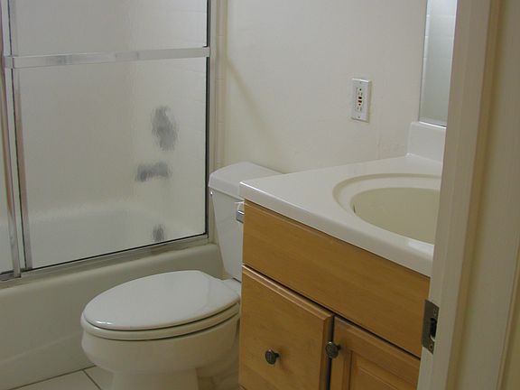 2nd image of 1433 Oliver Ave #9