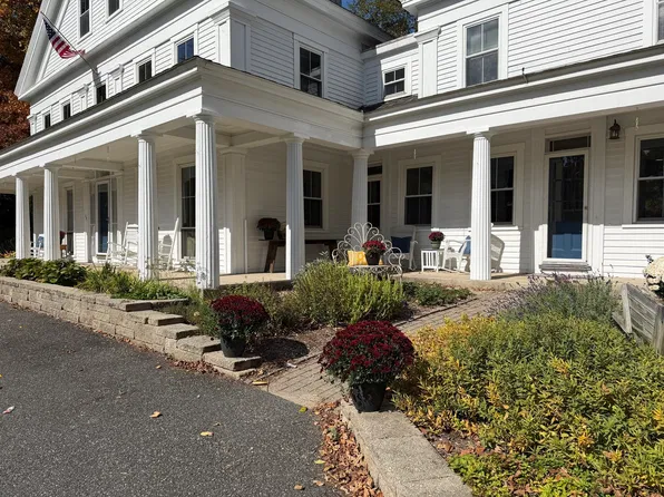 204 Village St, Medway, MA 02053