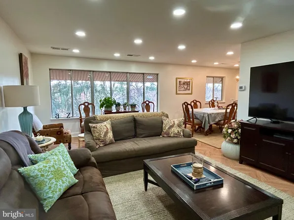 18624 Walkers Choice Rd APT 6, Montgomery Village, MD 20886
