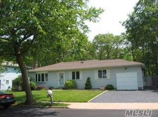 70 Beach St, Holbrook, NY 11741