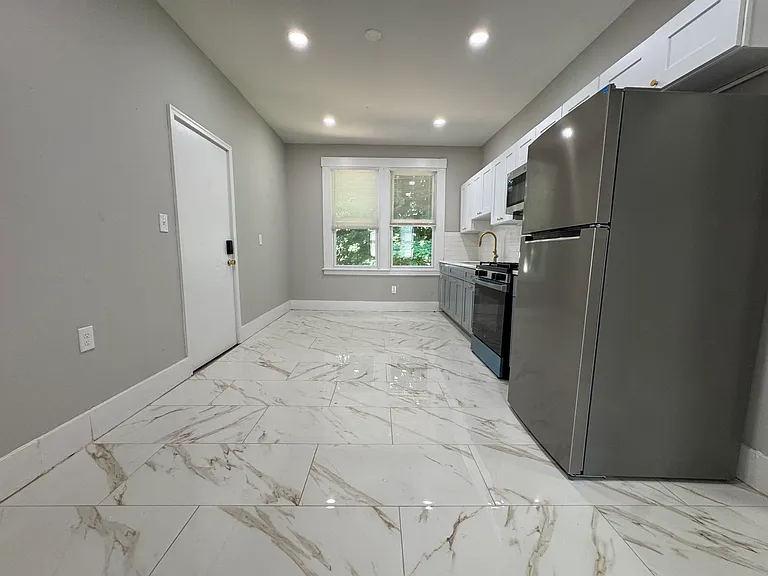 346 Goffe St #R2 — Photo 8