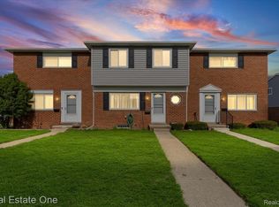 2607 Patrick Henry St, Auburn Hills, MI 48326
