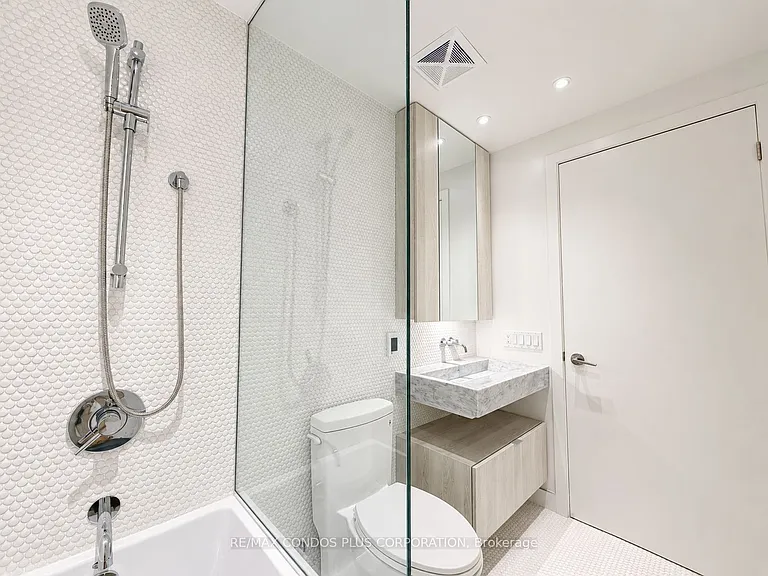 11 Yorkville Ave #3907 — Photo 22
