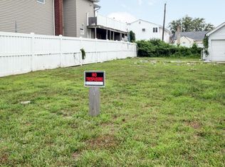 6 Hastings Rd, Island Park, NY 11558