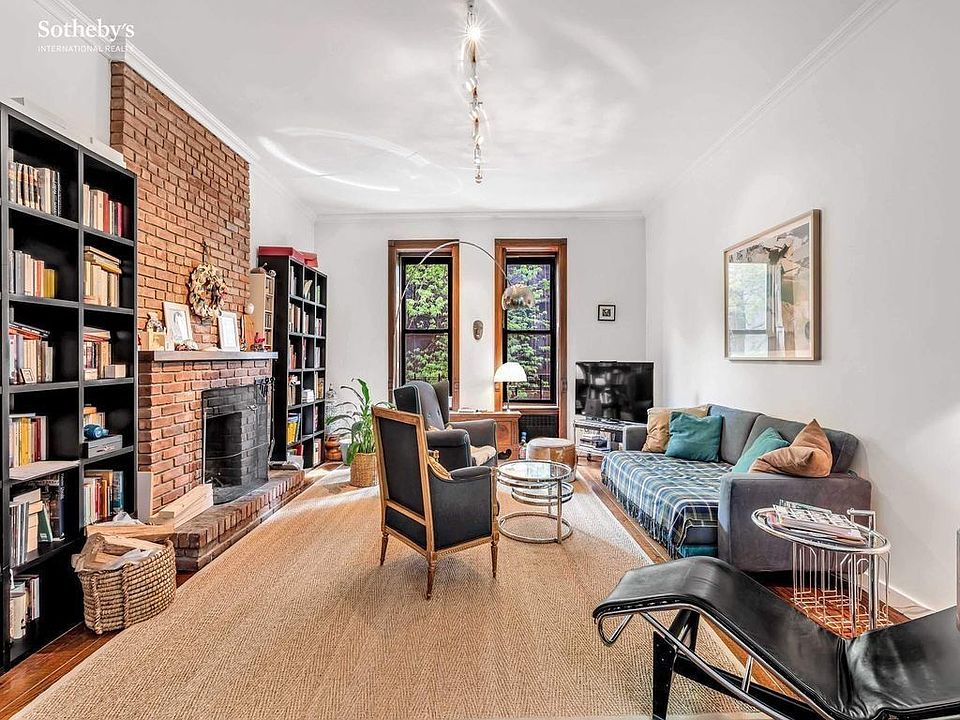 1st image of 153 W 93rd St #2