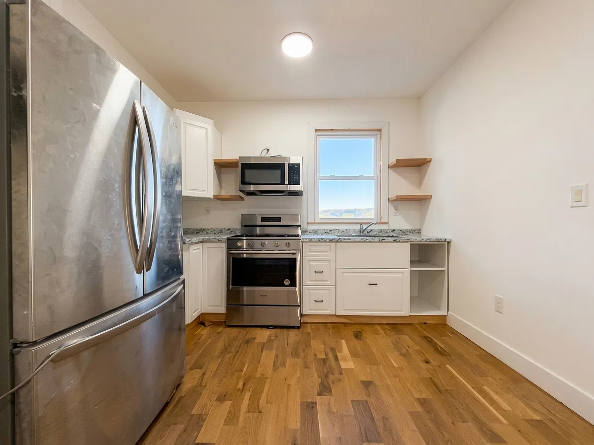 2 bed, $2,200 — Photo 3