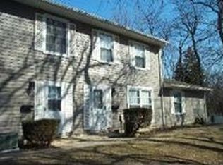 1332 Woodcutter Ln, Wheaton, IL 60189