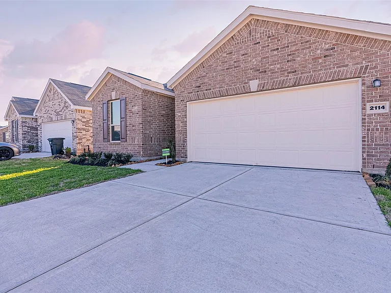 2114 Damasi Ln — Photo 3