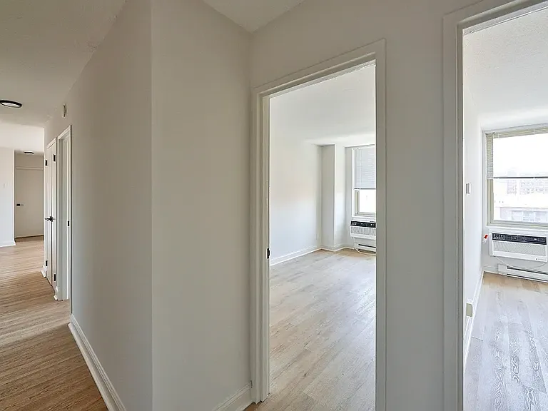1952 1st Ave #1L — Photo 3