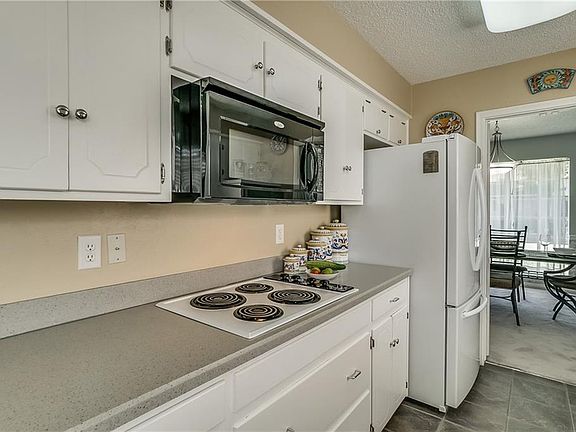 5th image of 717 Kingsbridge Dr