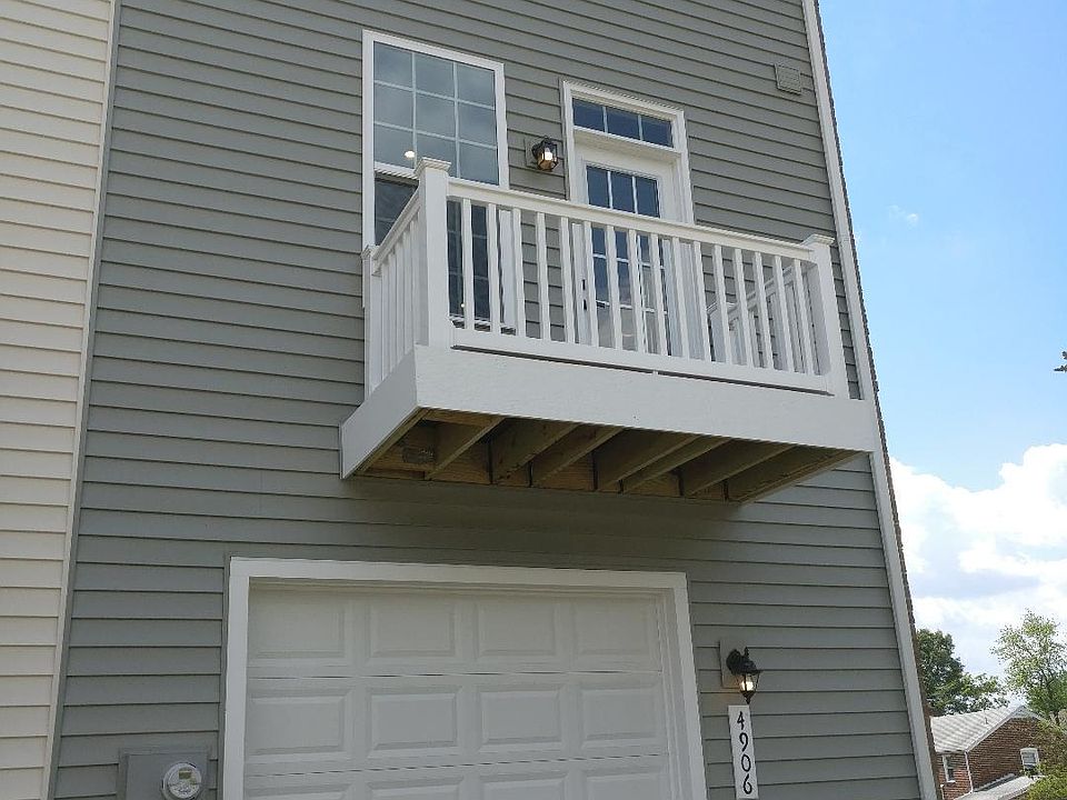 Back of 4906 Crest View Dr.