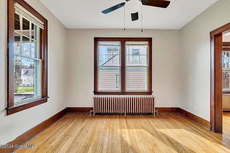 4th image of 115 California Avenue