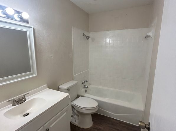 1301 N Eastman Rd APT D2