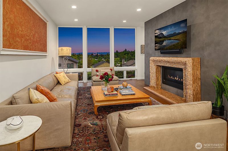4th image of 431 26th Avenue E