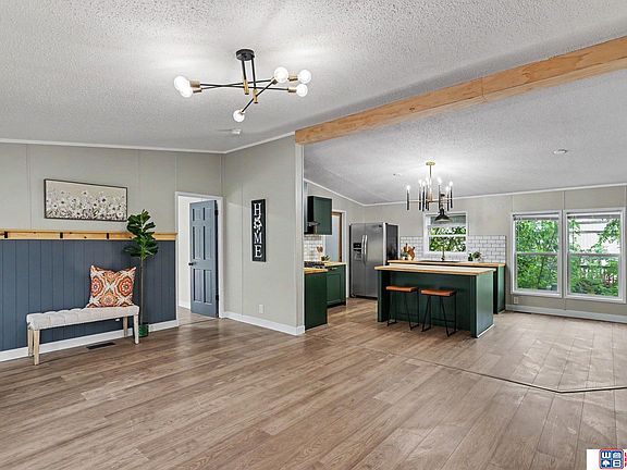5th image of 105 W Treehaven Dr