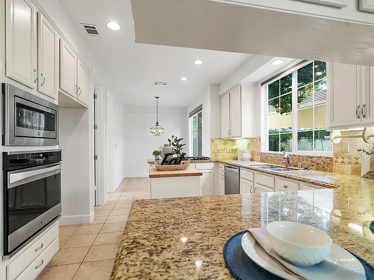 8 Orchard Ln — Photo 11