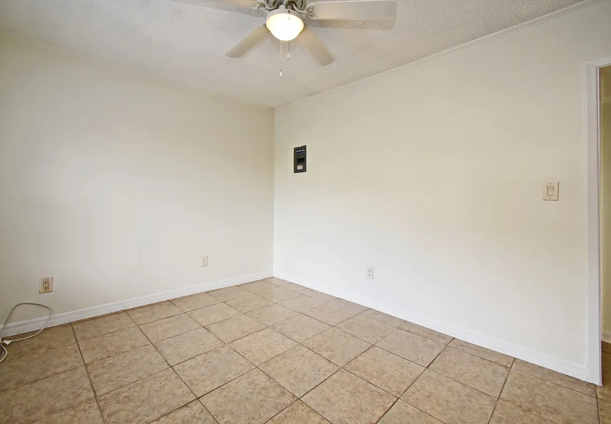 Building Photo - 2514 E Jefferson St #7