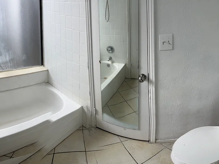 602 Bellaire Dr #B — Photo 3