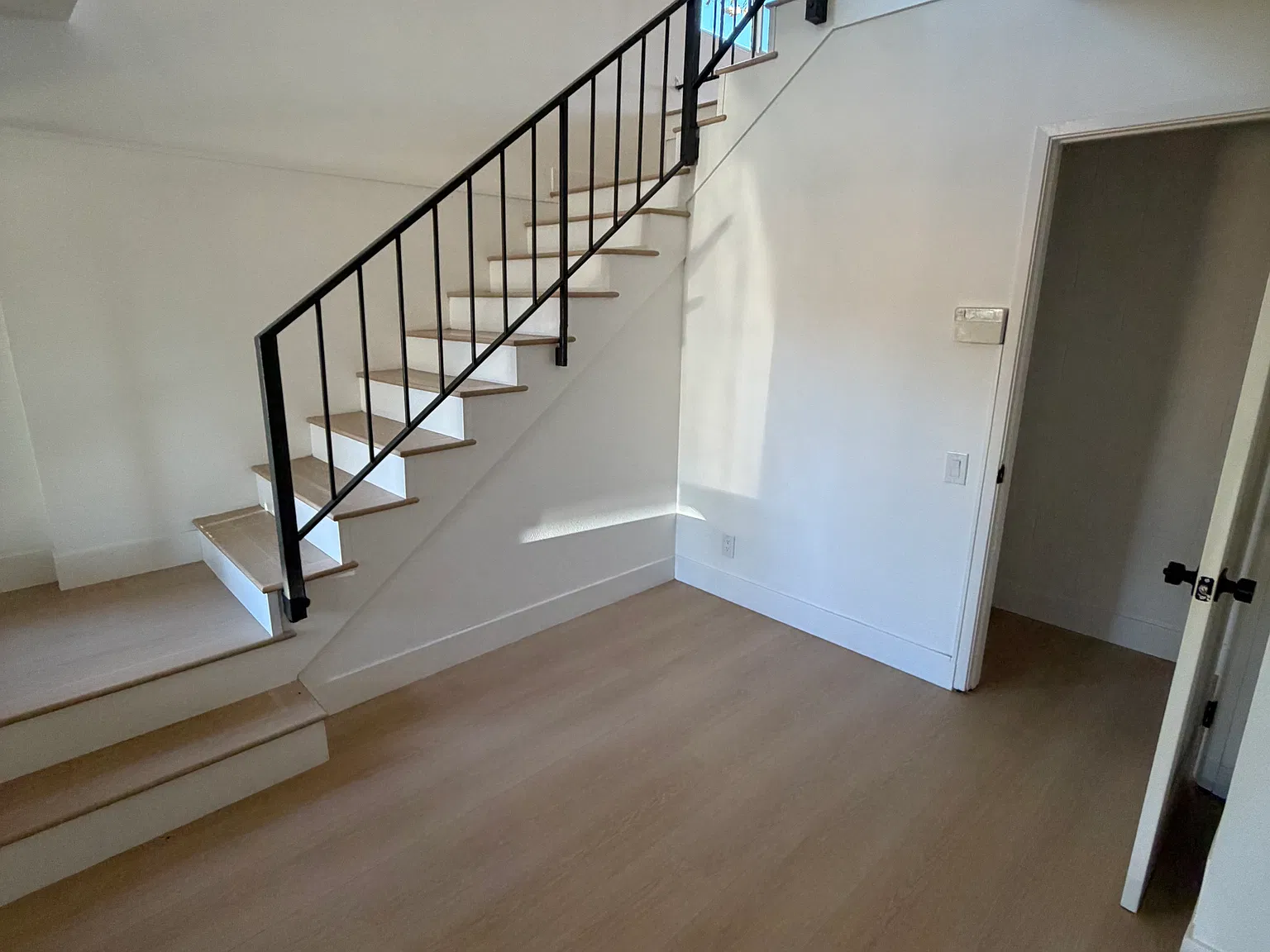 3 bed, 1965 sqft, $4,500 — Photo 2