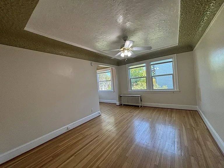 Burgess Apartments — Photo 2